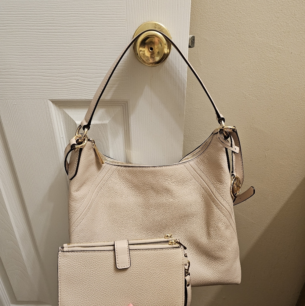 Michael kors Hobo with wristlet